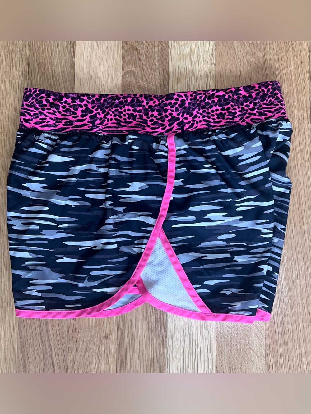 Nike Dri-Fit Black/Gray Camo Girls Athletic/Running Shorts w/ Hot Pink, size L